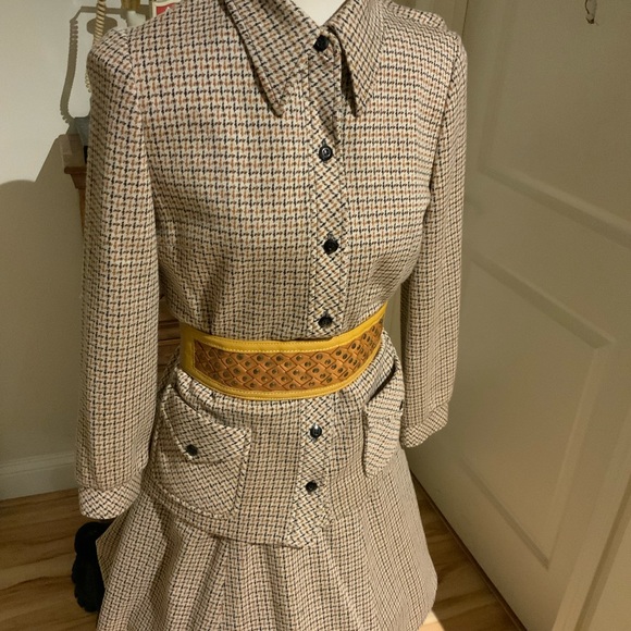 Vintage Suit with peak lapel (Friday Frenzy Sale) - Picture 4 of 9